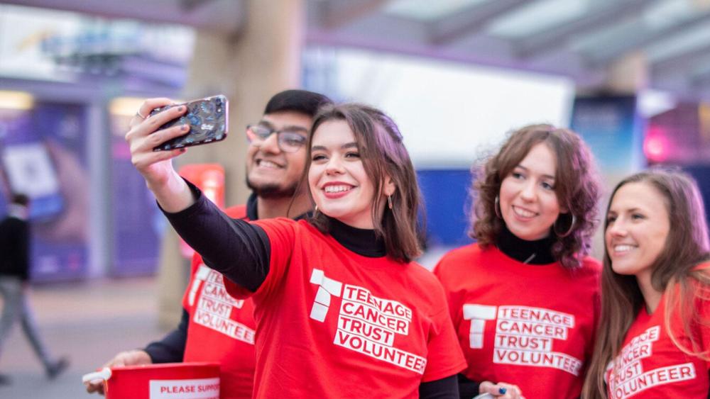 Five Teenage Cancer Trust fundraisers taking a selfie together